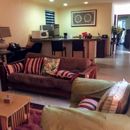 Casa Beard, Spacious Guest House With High Speed Wifi & Pool.-2