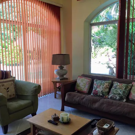 Casa Beard, Spacious Guest House With High Speed Wifi & Pool.-3