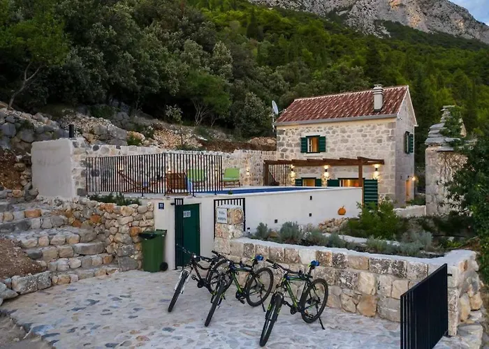 Private Villas in Zaostrog