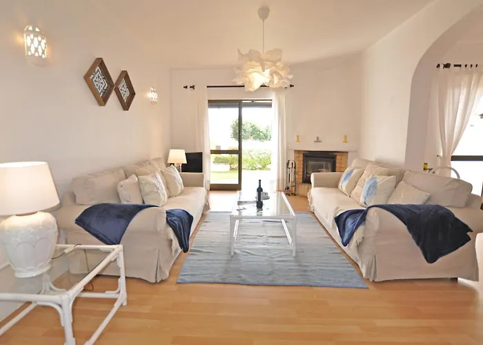 Private Villas in Porches (Algarve)