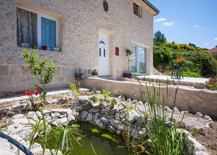 Private Villas in Otok Zizanj