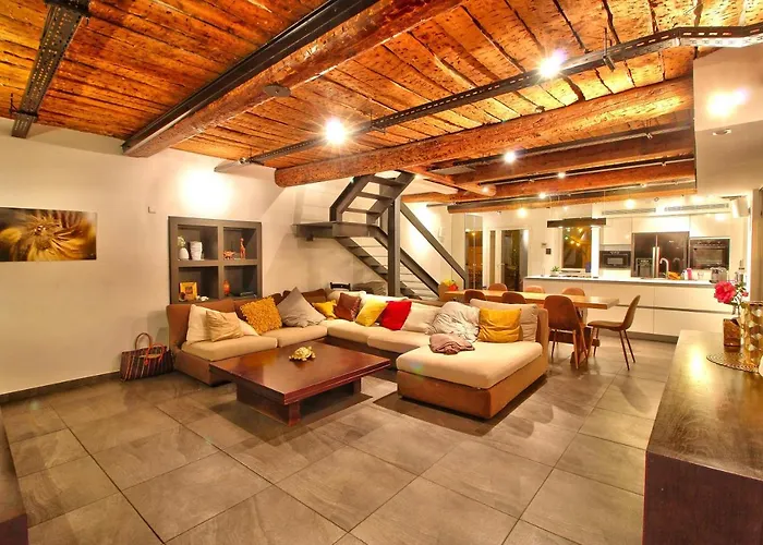 Private Villas in Cuers
