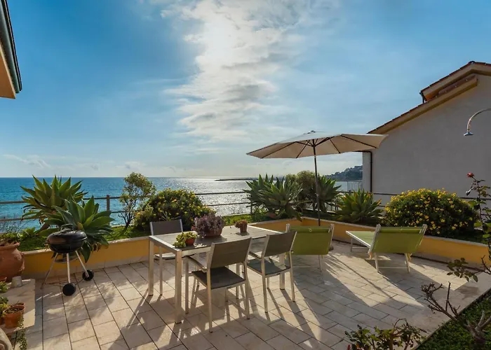Ville private a Cipressa