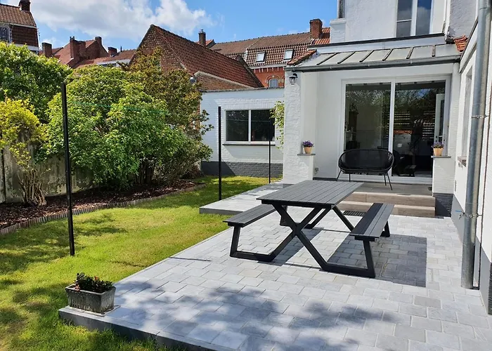 Privé Trendy, authentieke woning met groot terras en tuin Villa Brugge