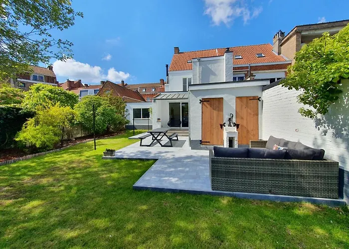 Privé Trendy, authentieke woning met groot terras en tuin Villa Brugge