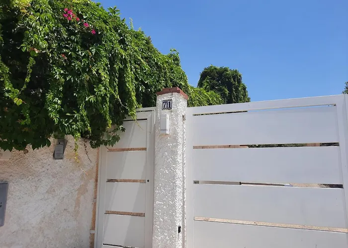 Private Villas in Fontane Bianche