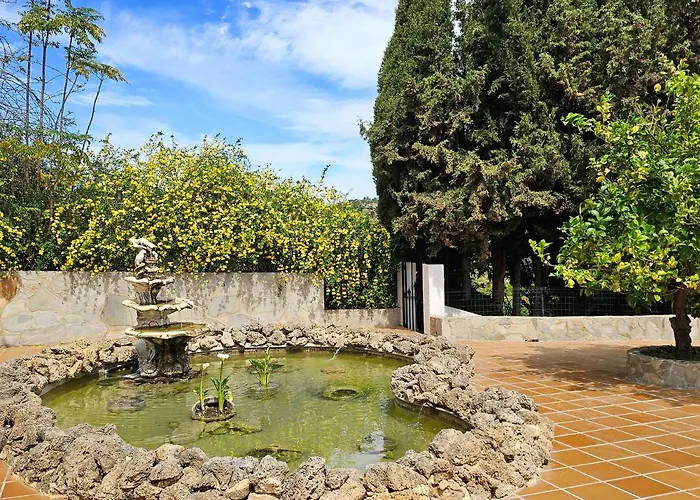 Private Villas in Guaro