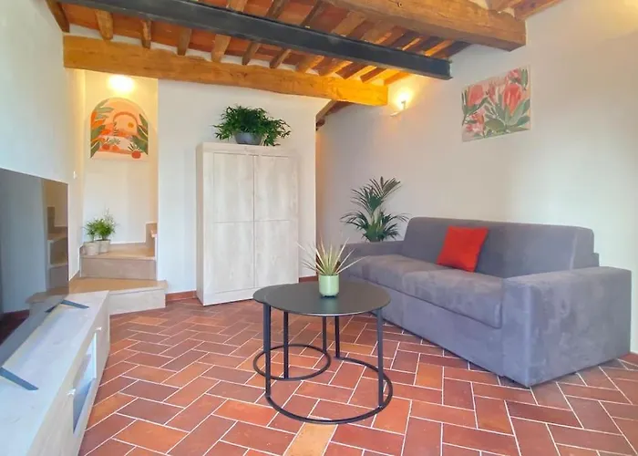 Private Villas in Capannori