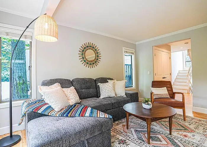 Private Villas in Bellevue
