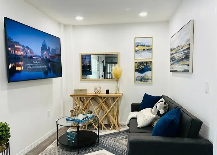 Private Villas in Hunters Creek