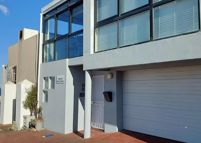 Private Villas in Bloubergstrand