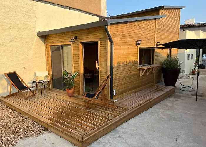 Private Villas in Santa Barbara de Nexe