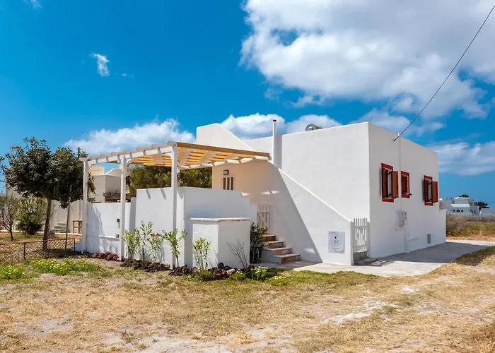 Private Villas in Perissa (Santorini)