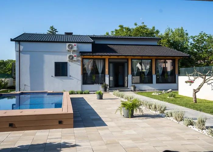 Private Villas in Sinj