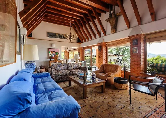 Private Villas in El Pedregal (State of Mexico)