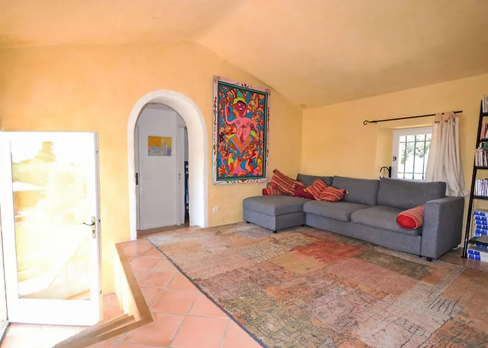 Private Villas in Cucuron