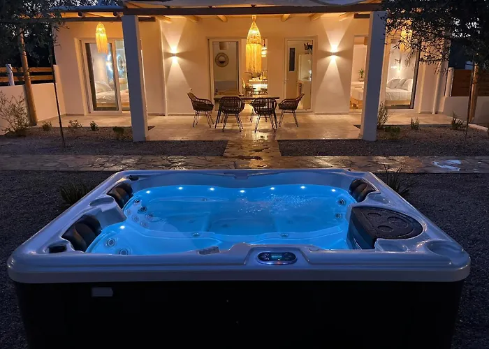 Private Villas in Pitsidia
