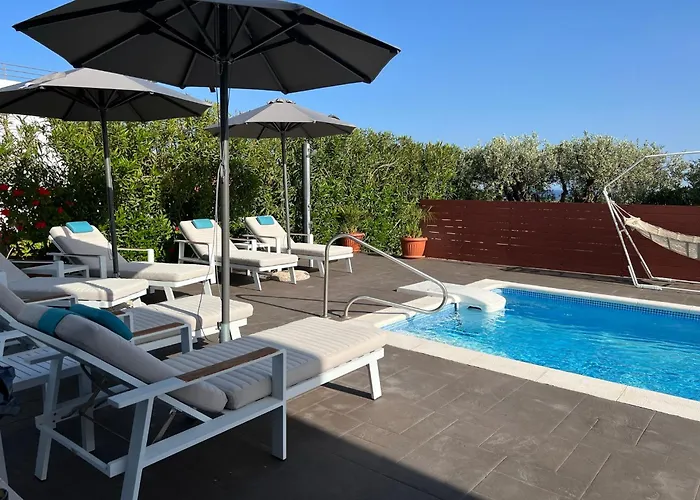 Private Villas in Pefki (Rhodes)