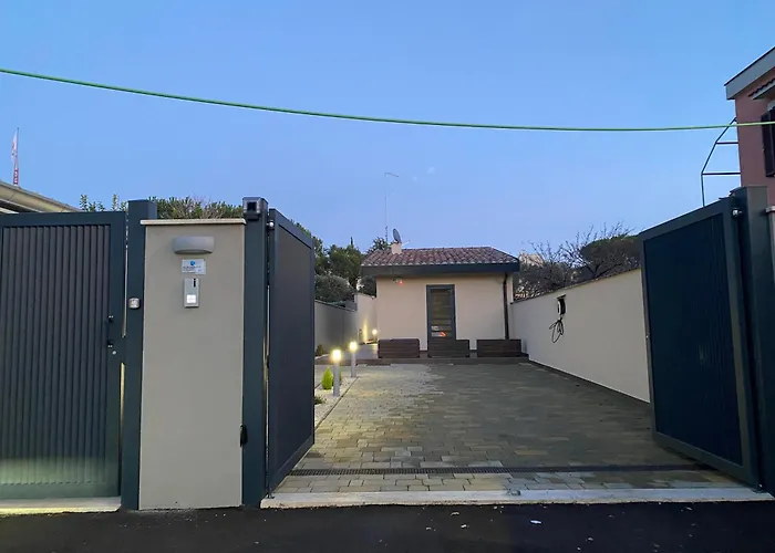 Villino Ancillotto With Garden And Parking Motorcycle Space Roma privato
