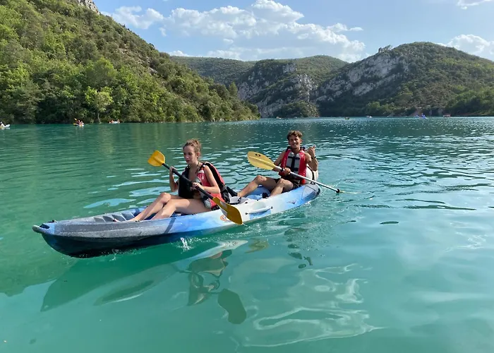 Private Villas in Esparron-de-Verdon