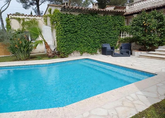 Private Villas in Mougins