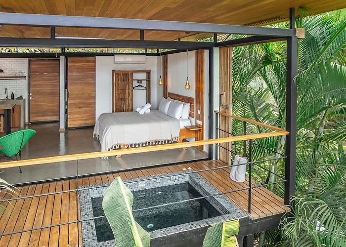 Private Villas in Playa Santa Teresa (Puntarenas)