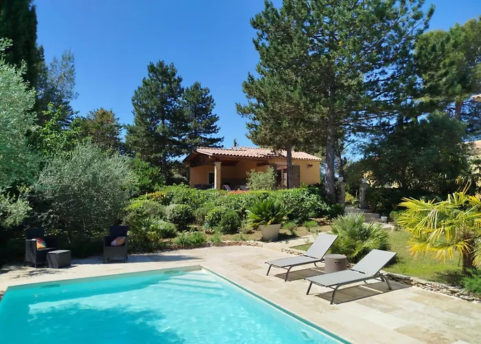 Private Villas in Saint-Siffret