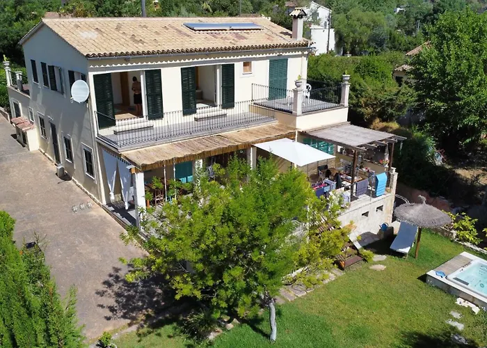 Private Villas in Puigpunyent (Mallorca)
