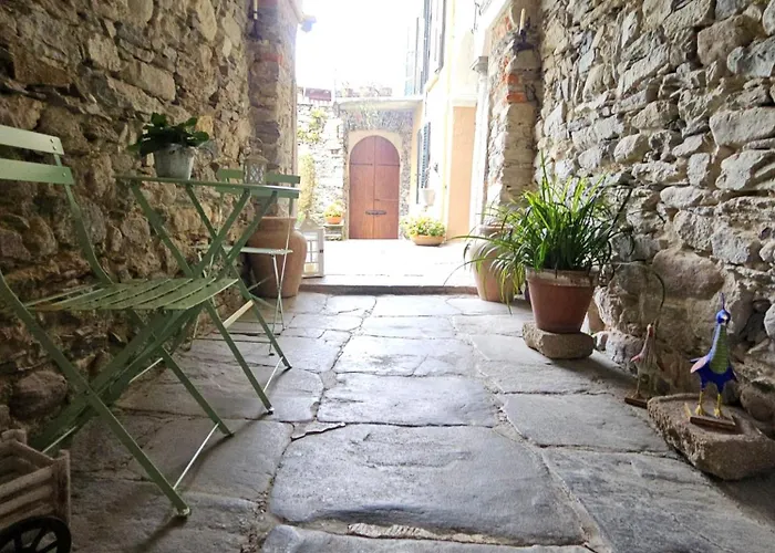 Private Villas in Orta San Giulio