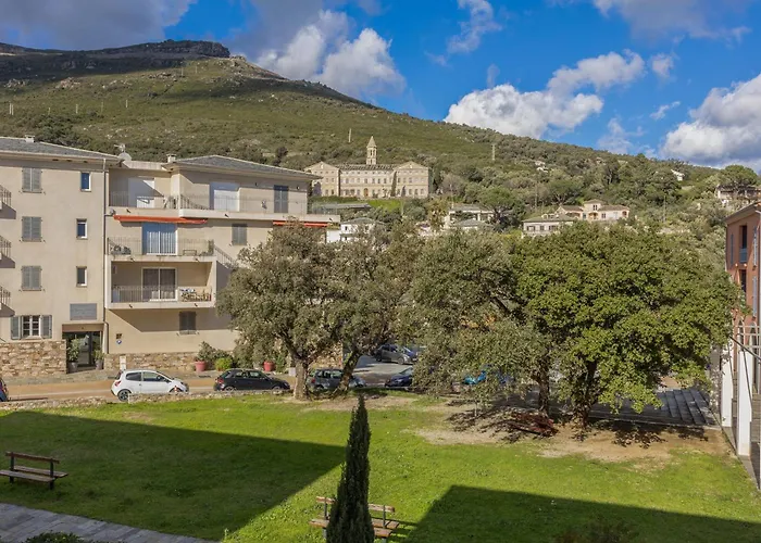Private Villas in Erbalunga (Corsica)