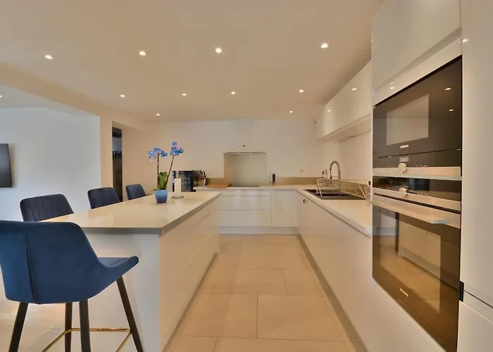 Private Villas in Le Cannet