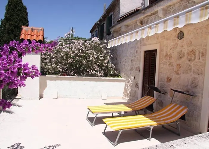 Private Villas in Sutivan