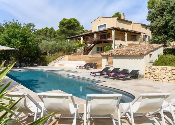 Private Villas in Cadenet