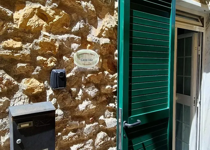 Private Villas in Monte Marcello