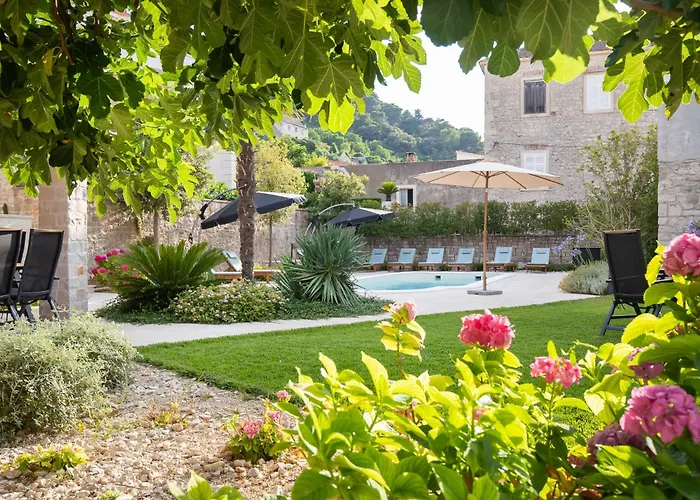 Private Villas in Pucisca