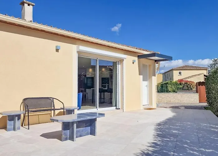 Private Villas in Aigues-Vives (Gard)