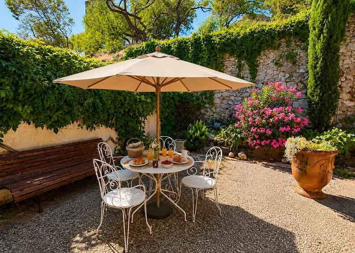 Private Villas in Rochefort-du-Gard