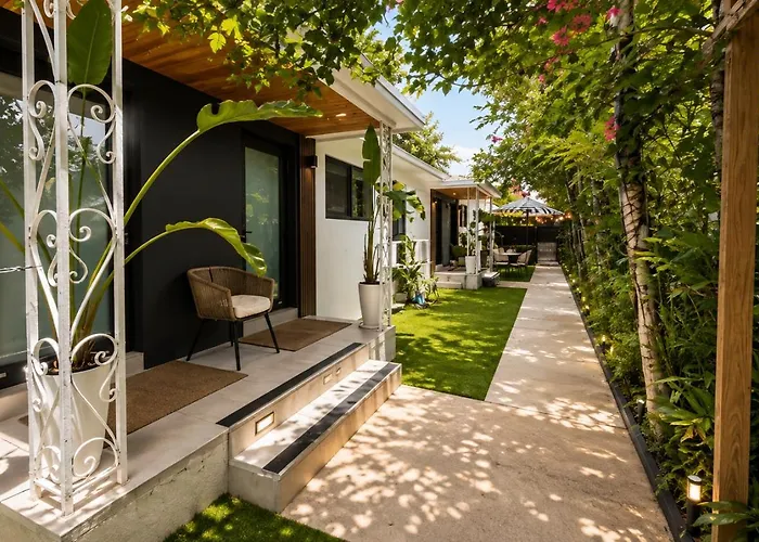 Private Villas in Lauderdale-by-the-Sea