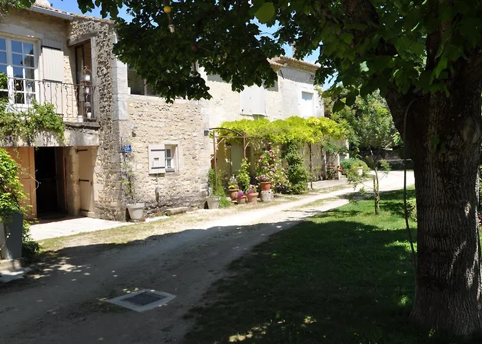 Private Villas in Saint-Restitut