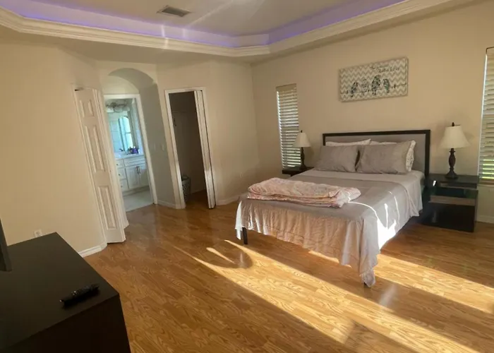 Private Villas in Englewood