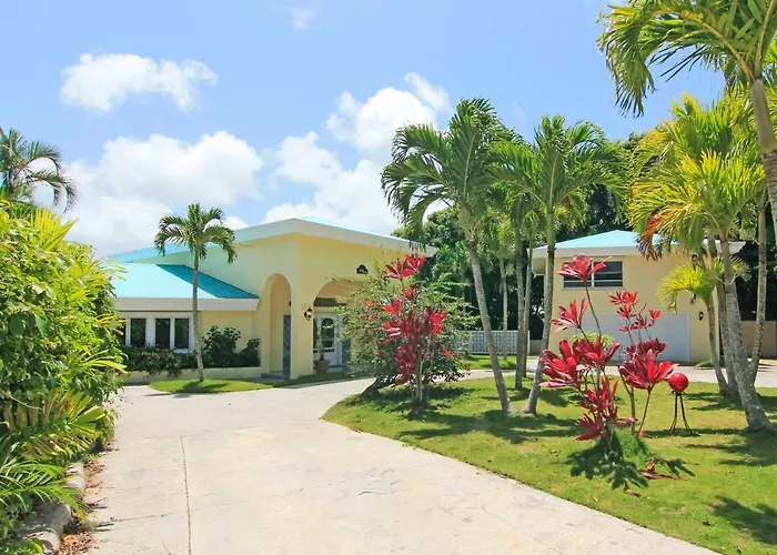 Private Villas in West End