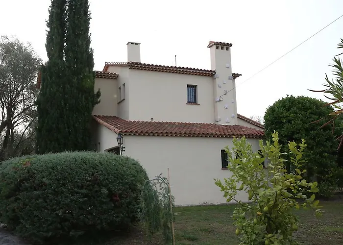 Private Villas in Roquefort-les-Pins