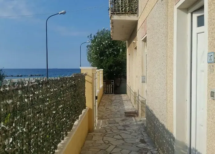 Ville private a Rometta Marea