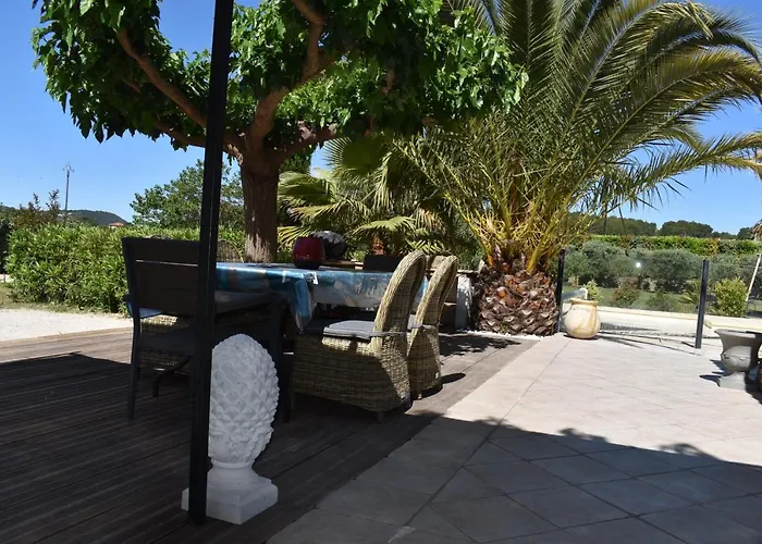 Private Villas in Le Castellet (Var)
