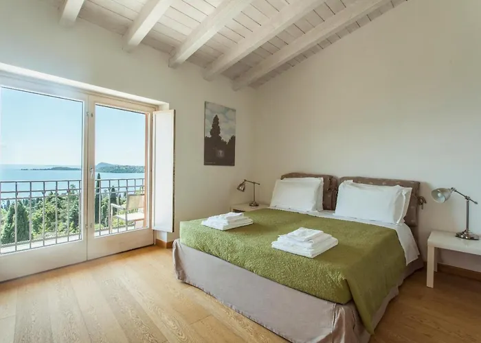 Private Villas in Gardone Riviera